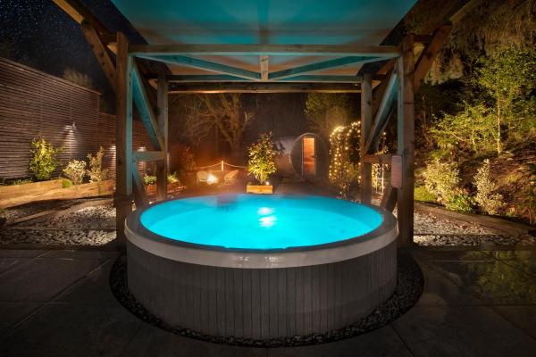 Aphrodites Group - Luxury Hot Tub Suites in Central Lake District! - hotel with ev charging station in Cumbria