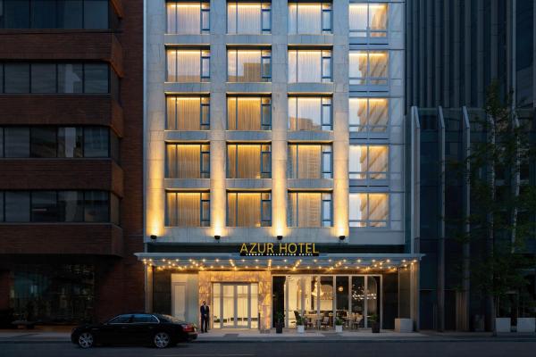 AZUR Legacy Collection Hotel - hotel with ev charging station in British Columbia