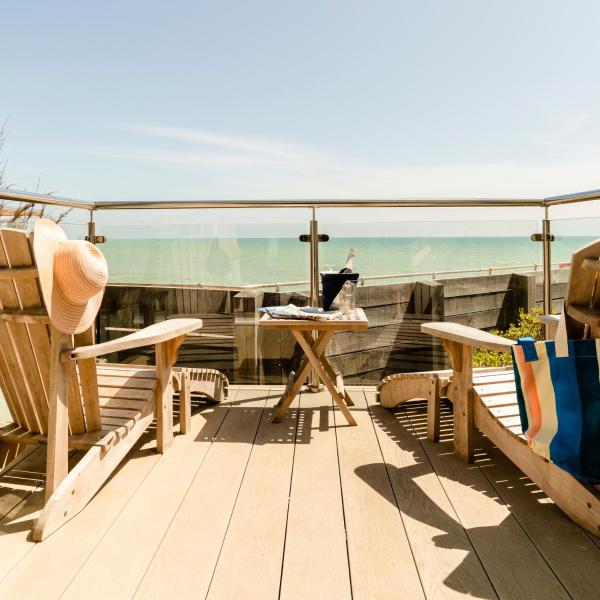 Beach Hut Suites - hotel with ev charging station in West Sussex