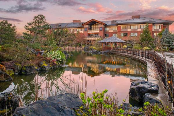 Best Western Premier Boulder Falls Inn - hotel with ev charging station in Oregon