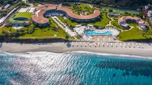 Capovaticano Resort Thalasso Spa - hotel with ev charging station in Calabria