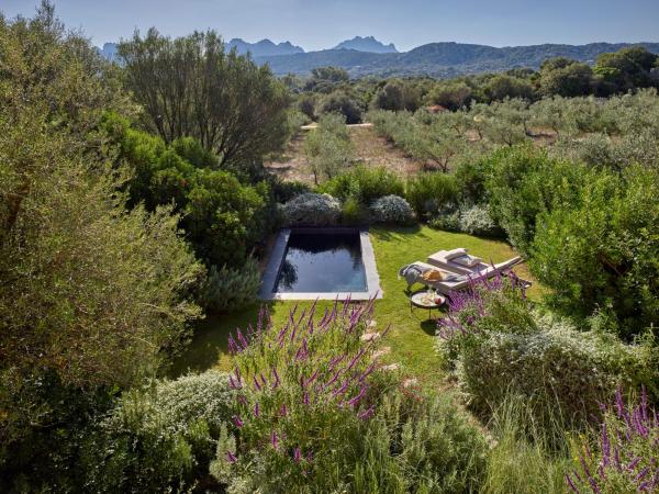 Cascioni Eco Retreat - hotel with ev charging station in Sardinia