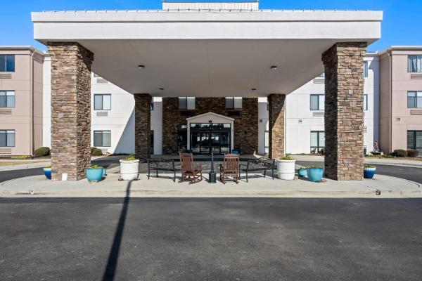 Comfort Suites Cullman I-65 Exit 310 - hotel with ev charging station in Alabama