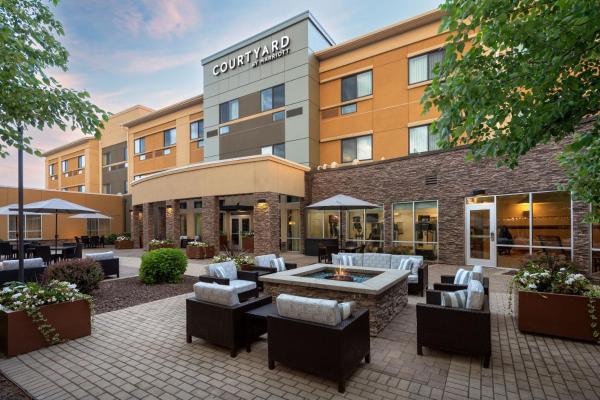 Courtyard Mankato Hotel & Event Center - hotel with ev charging station in Minnesota