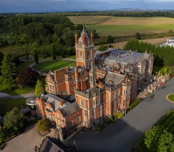 Crewe Hall Hotel & Spa - Cheshire - hotel with ev charging station in Cheshire