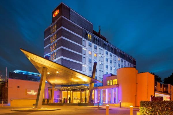 Crowne Plaza London - Gatwick Airport by IHG - hotel with ev charging station in West Sussex