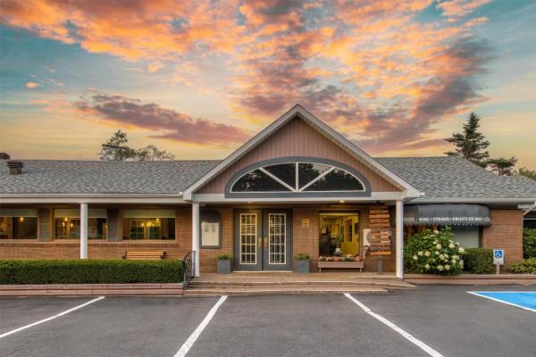 Dannys Suites, SureStay Collection by Best Western - hotel with ev charging station in New Brunswick