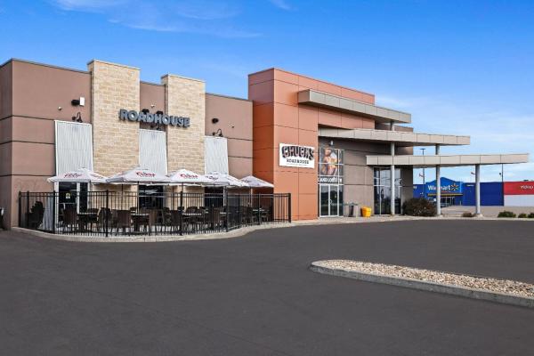 Days Inn & Suites by Wyndham Winkler - hotel with ev charging station in Manitoba