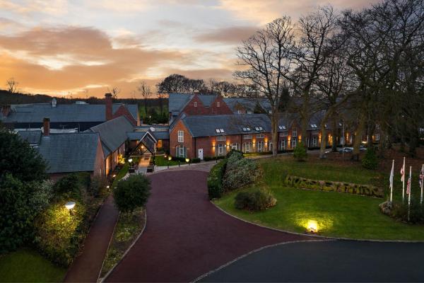 Delta Hotels by Marriott Worsley Park Country Club - hotel with ev charging station in Greater Manchester