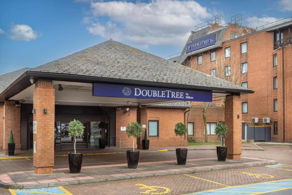 DoubleTree by Hilton Manchester Airport - hotel with ev charging station in Greater Manchester