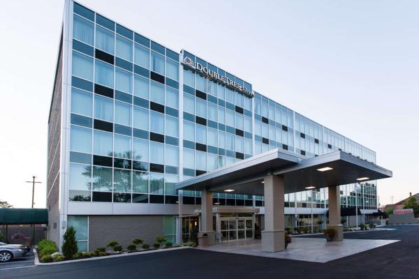 Doubletree by Hilton Newark - hotel with ev charging station in Ohio