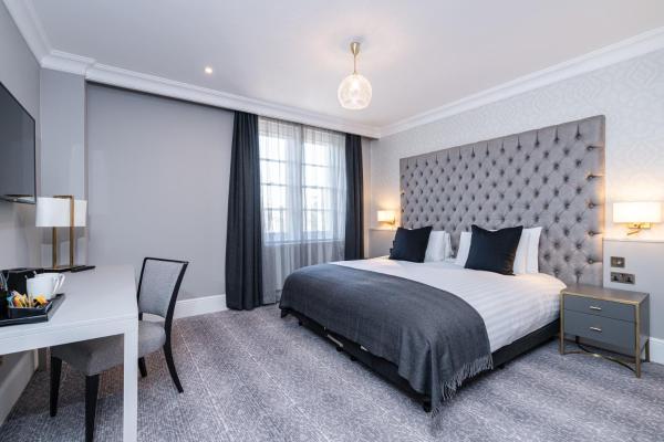 Easthampstead Park - hotel with ev charging station in Berkshire