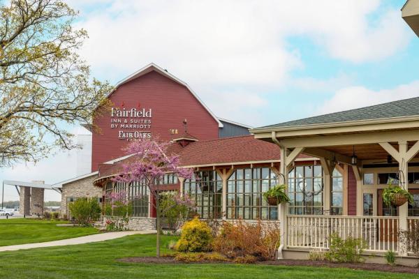 Fairfield Inn & Suites by Marriott Fair Oaks Farms - hotel with ev charging station in Indiana