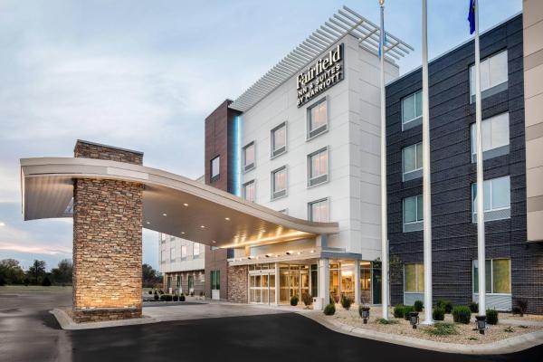 Fairfield Inn & Suites by Marriott Kenosha Pleasant Prairie - hotel with ev charging station in Wisconsin