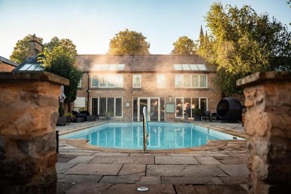 Feversham Arms Hotel & Verbena Spa - hotel with ev charging station in North Yorkshire