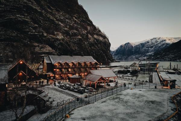 Flåmsbrygga Hotel - hotel with ev charging station in Vestland