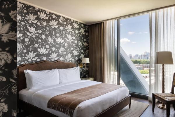 FORTH Hotel Atlanta - hotel with ev charging station in Georgia