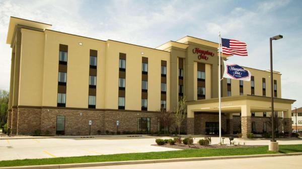 Hampton Inn Decatur, Mt. Zion, IL - hotel with ev charging station in Illinois