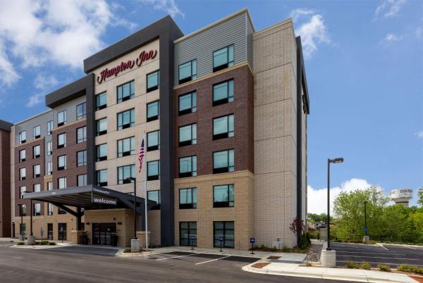 Hampton Inn Eden Prairie Minneapolis - hotel with ev charging station in Minnesota