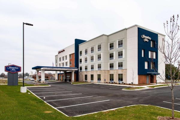 Hampton Inn Paris IL, IL - hotel with ev charging station in Illinois