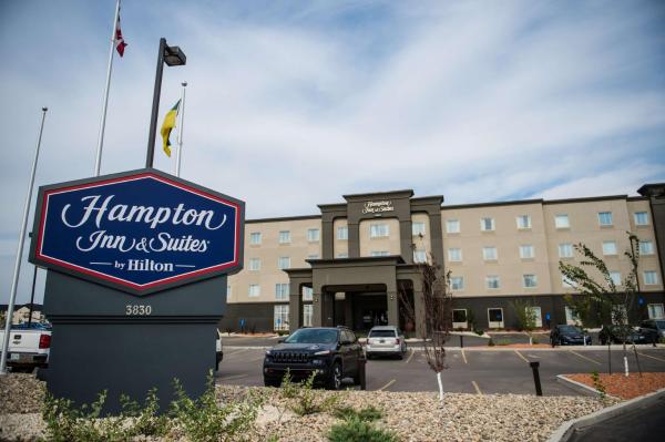 Hampton Inn & Suites East Gate Regina - hotel with ev charging station in Saskatchewan