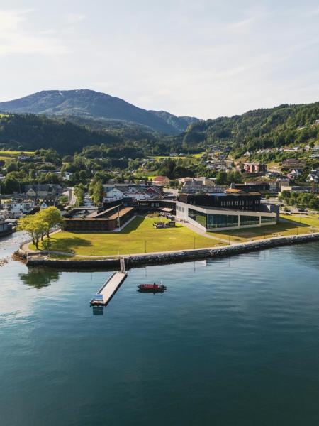 Hardangerfjord Hotel - hotel with ev charging station in Vestland