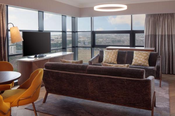 Hilton Belfast - hotel with ev charging station in Antrim County