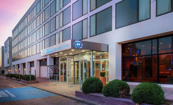 Hilton London Gatwick Airport - hotel with ev charging station in Surrey