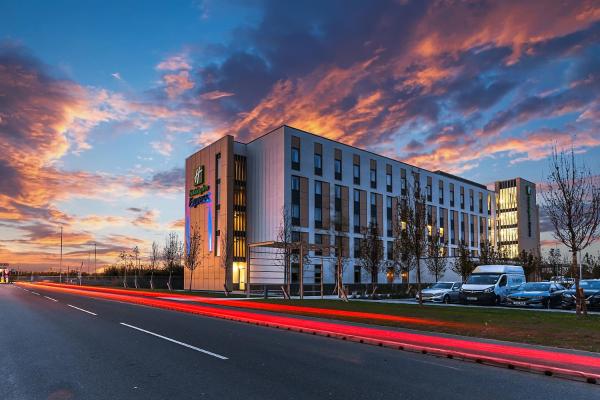 Holiday Inn Express - Bicester by IHG - hotel with ev charging station in Oxfordshire