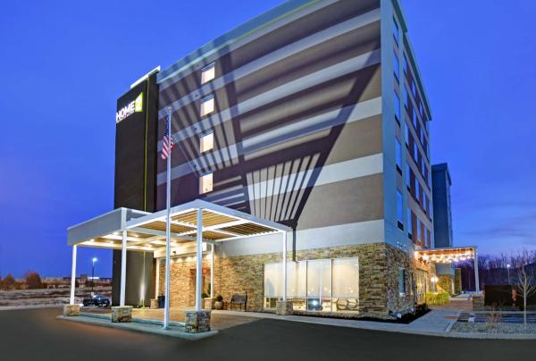 Home2 Suites By Hilton Columbus - hotel with ev charging station in Indiana