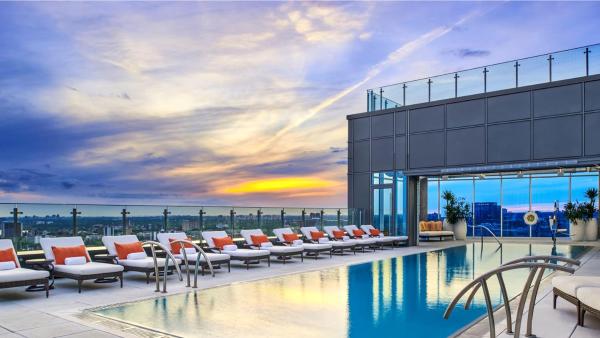 Hotel X Toronto, a Destination by Hyatt Hotel - hotel with ev charging station in Ontario