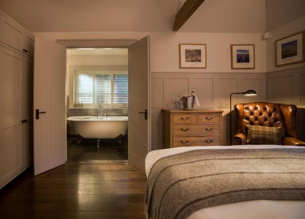 Hurley House Hotel - hotel with ev charging station in Berkshire