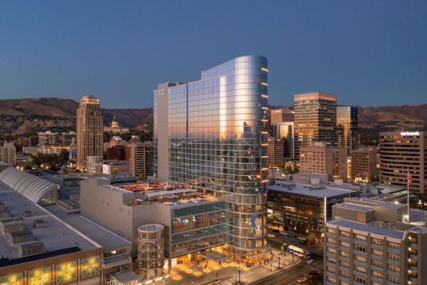 Hyatt Regency Salt Lake City - hotel with ev charging station in Utah