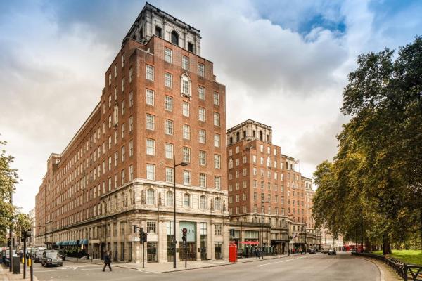 JW Marriott Grosvenor House London - hotel with ev charging station in Greater London