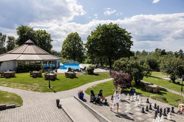 Klækken Hotel - hotel with ev charging station in Viken