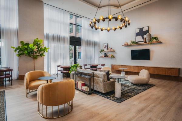 Level Hollywood - hotel with ev charging station in California