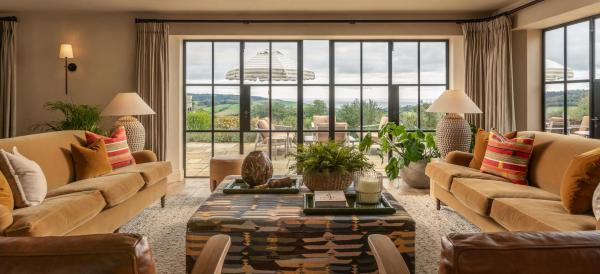 Louma Country Hotel - hotel with ev charging station in Dorset