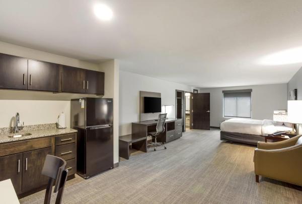 MainStay Suites Logan Ohio-Hocking Hills - hotel with ev charging station in Ohio