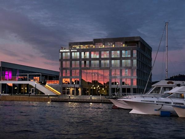 Mandal Hotel - hotel with ev charging station in Agder