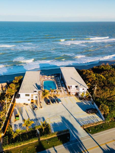 Melbourne Beach Resort & Surf Club - hotel with ev charging station in Florida