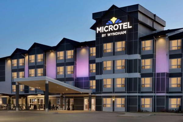 Microtel Inn & Suites by Wyndham Estevan - hotel with ev charging station in Saskatchewan