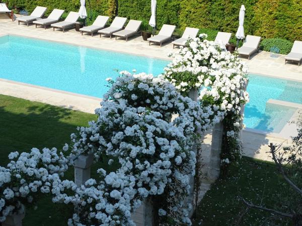Palazzo Ducale Venturi - Luxury Hotel & Wellness - hotel with ev charging station in Apulia