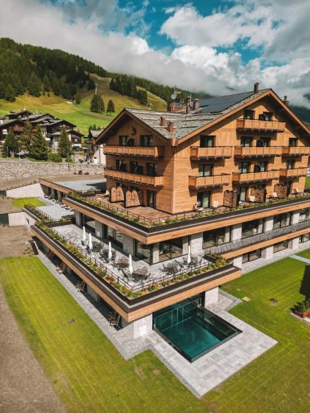 Paradise Lodge - hotel with ev charging station in Lombardy