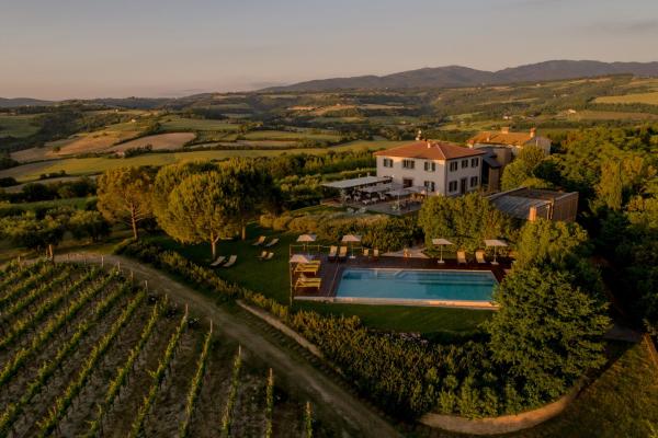 Roccafiore Wine Resort & Spa - hotel with ev charging station in Umbria
