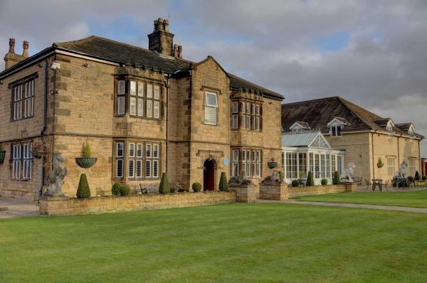 Rogerthorpe Manor Hotel - hotel with ev charging station in West Yorkshire