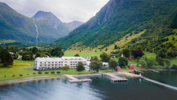 Rosendal Fjordhotel - hotel with ev charging station in Vestland
