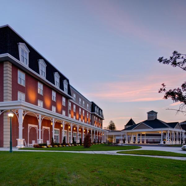 Saratoga Casino Hotel - hotel with ev charging station in New York State