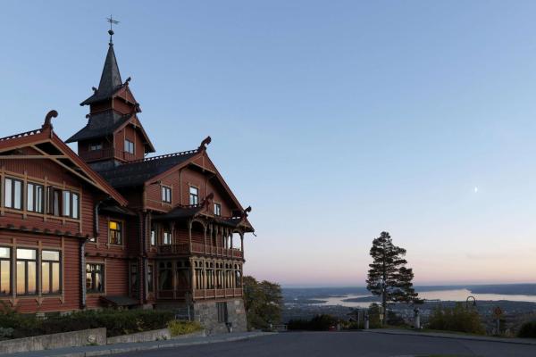 Scandic Holmenkollen Park - hotel with ev charging station in Oslo County