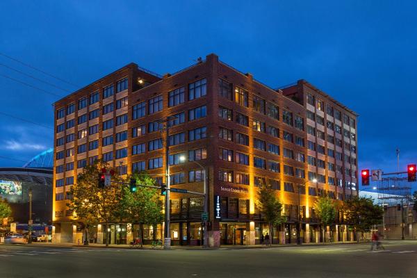 Silver Cloud Hotel - Seattle Stadium - hotel with ev charging station in Washington State