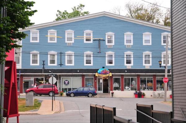 Smugglers Cove Inn - hotel with ev charging station in Nova Scotia